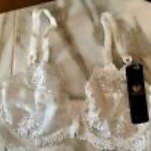 Wacoal Embrace Lace Bra - 32 D - New With Tags